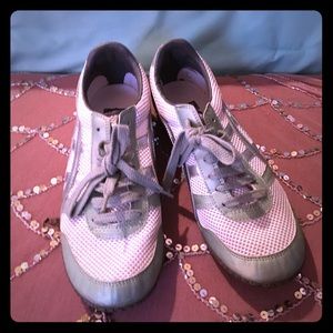 Onitsuka Tiger shiny green and white sneakers 🐅